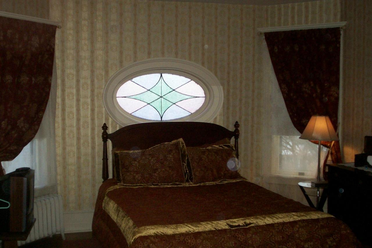 Victorian Charm Inn Towanda Exterior photo