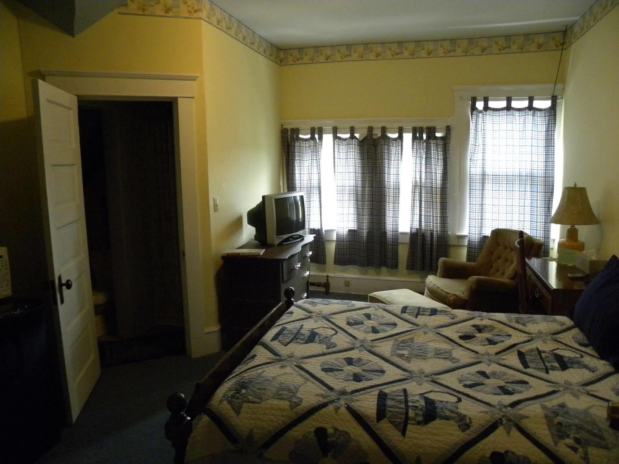 Victorian Charm Inn Towanda Exterior photo