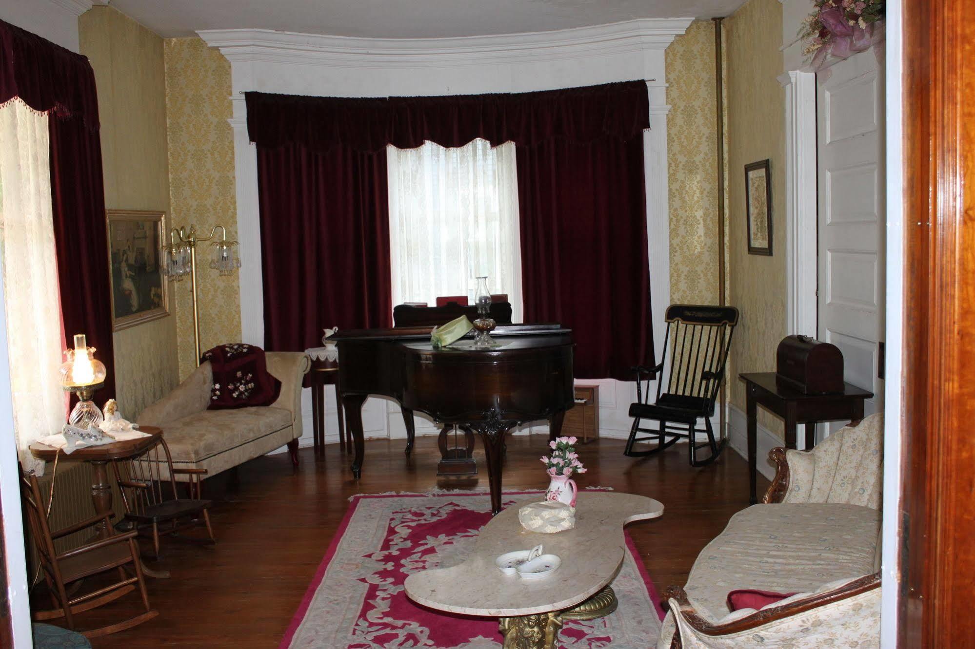 Victorian Charm Inn Towanda Exterior photo